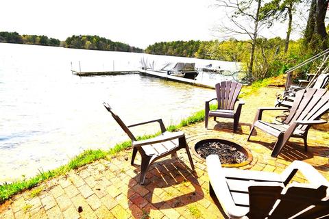 44 Shangri La Blvd, Wareham, MA 02538