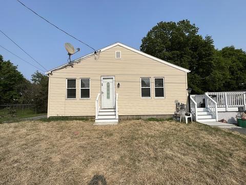 24 Merle St, Fitchburg, MA 01420