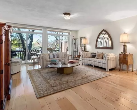 305 Goddard Ave #305, Brookline, MA 02445