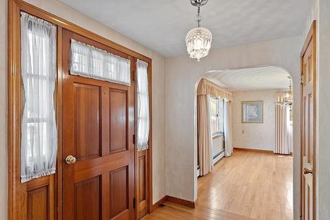 252 Massasoit Rd, Worcester, MA 01604 photo 4