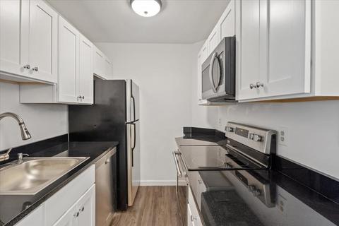 1409 River St #6, Boston, MA 02136