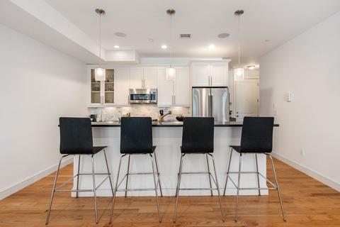 350 W 2nd St #8, Boston, MA 02127
