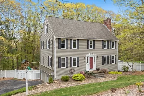 19 Daniels Rd, Mendon, MA 01756 photo 1