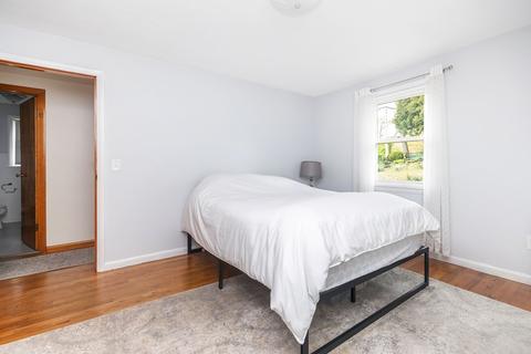 68 Hearthstone Ter, Chicopee, MA 01020 photo 17
