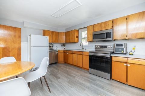 68 Hearthstone Ter, Chicopee, MA 01020 photo 11