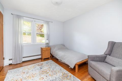 68 Hearthstone Ter, Chicopee, MA 01020 photo 14