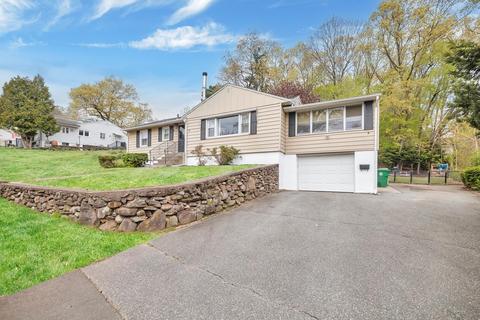 68 Hearthstone Ter, Chicopee, MA 01020 photo 3