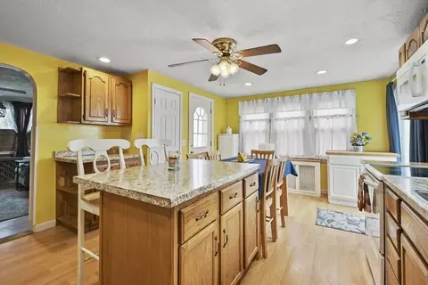 9 Benham St, Worcester, MA 01604 photo 8