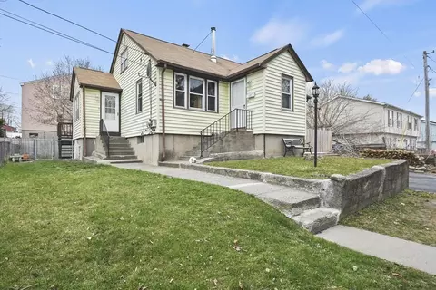 9 Benham St, Worcester, MA 01604 photo 1
