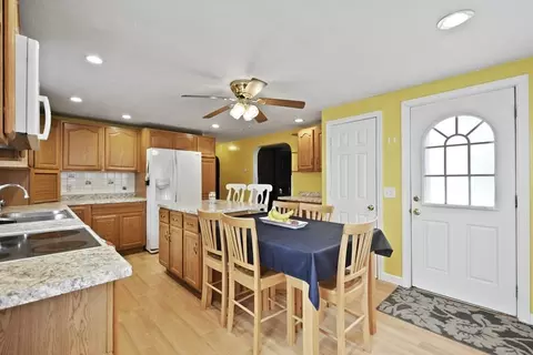 9 Benham St, Worcester, MA 01604 photo 5