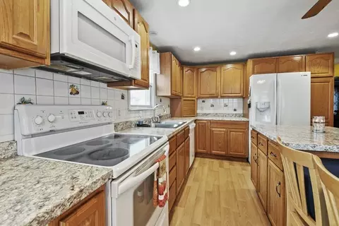 9 Benham St, Worcester, MA 01604 photo 9