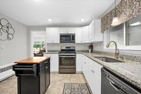94 Standish St, Worcester, MA 01604 photo 4