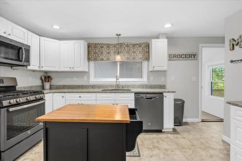 94 Standish St, Worcester, MA 01604 photo 3