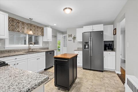 94 Standish St, Worcester, MA 01604 photo 2