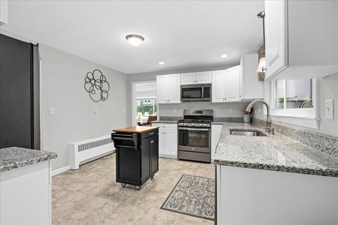 94 Standish St, Worcester, MA 01604 photo 5