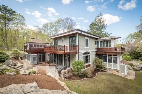 29 Harbor St, Manchester, MA 01944