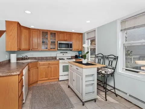 413 E 8th St #1, Boston, MA 02127