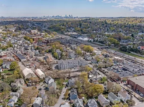 77 Court St #305, Newton, MA 02458