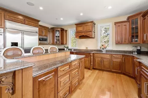 74 Carter Dr, Framingham, MA 01701 photo 9