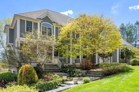 74 Carter Dr, Framingham, MA 01701 photo 2