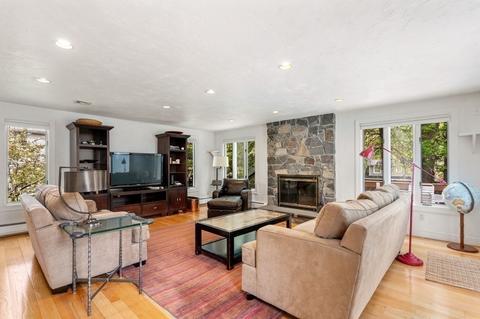 12 Lois Ln, Needham, MA 02492 photo 2