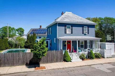 16 Cushing St, Salem, MA 01970