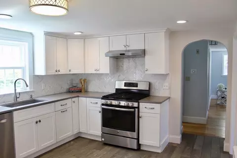 28 Powers St, Needham, MA 02492 photo 4