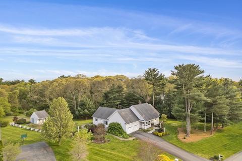 17 Hitching Post Rd, Lakeville, MA 02347