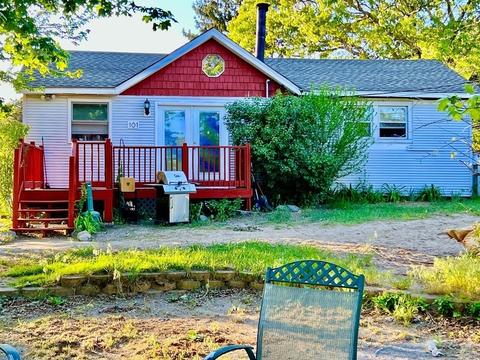 101 Rhode Island Rd, Lakeville, MA 02347