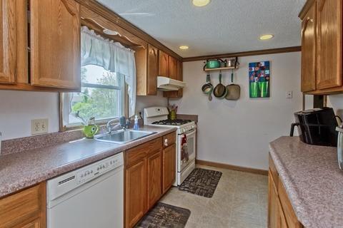 47 Curve St, Springfield, MA 01104 photo 4