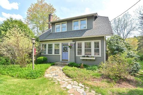 301 Village St, Medway, MA 02053