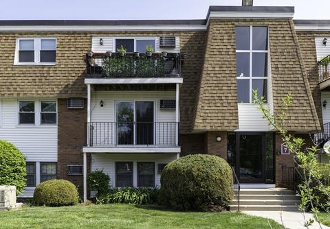 80 Damon Rd #7201, Northampton, MA 01060