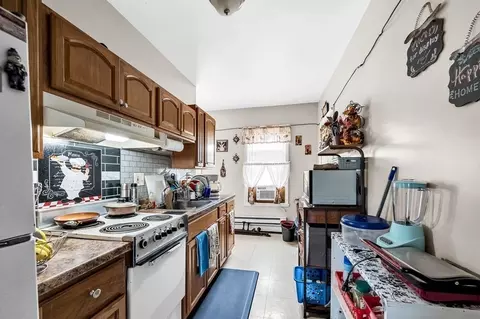 340 Chicopee St, Chicopee, MA 01013 photo 9