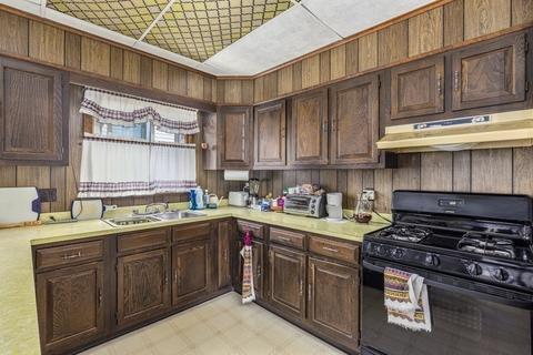 402 Woodman St, Fall River, MA 02724 photo 13