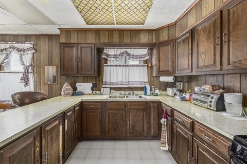 402 Woodman St, Fall River, MA 02724 photo 14