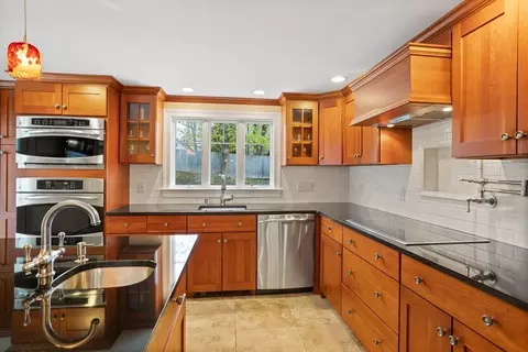 34 Maple St, Lexington, MA 02420 photo 6