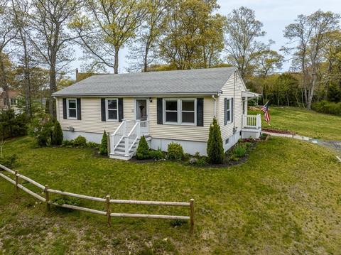 12 Roberta Ave, Bourne, MA 02559