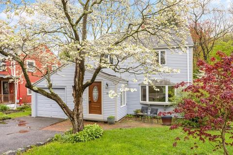 22 Spring St, Lexington, MA 02421