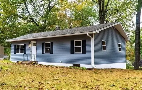 82 Hillside Dr, Springfield, MA 01118 photo 1