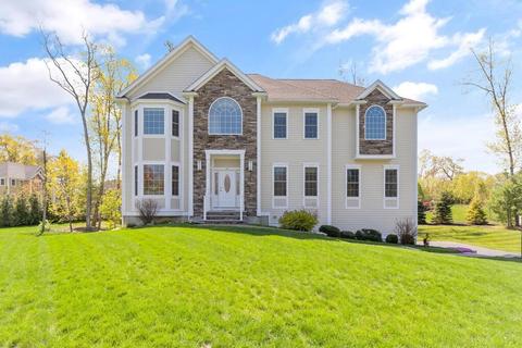14 Little Meadow Way, North Reading, MA 01864