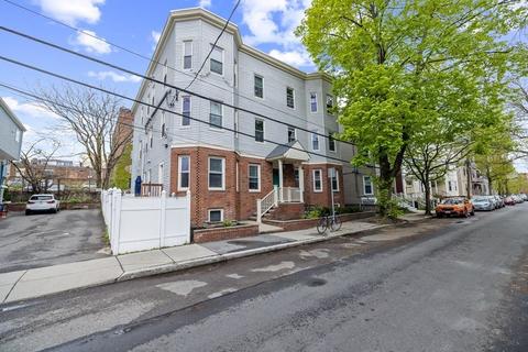 515 Green St #4, Cambridge, MA 02139