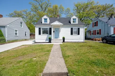 7 Schley St, Springfield, MA 01109 photo 1