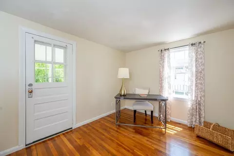 7 Schley St, Springfield, MA 01109 photo 9