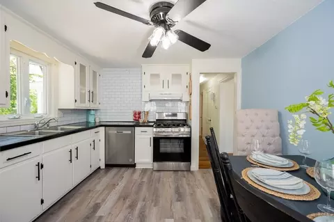 7 Schley St, Springfield, MA 01109 photo 6