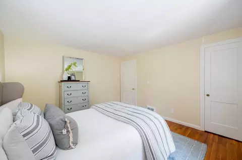 7 Schley St, Springfield, MA 01109 photo 12