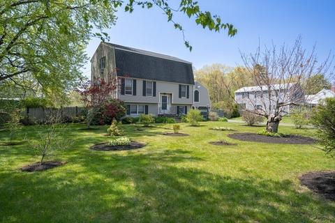 5 Cushing St, Salisbury, MA 01952