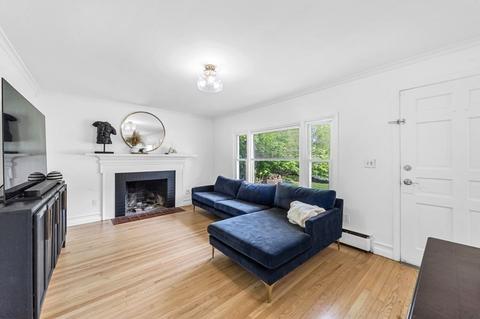 70 Embassy Rd, Springfield, MA 01119 photo 2
