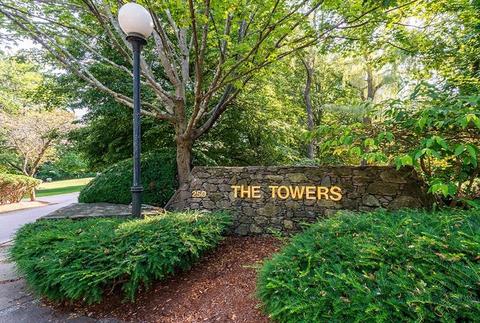 250 Hammond Pond Pkwy #1613N, Chestnut Hill, MA 02467