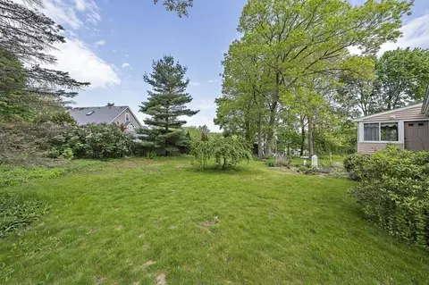 27 Stanley Cir, Quincy, MA 02169