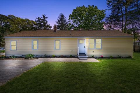 60 Martin St, Wareham, MA 02532